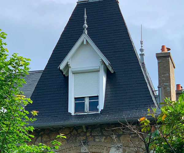 Artisans couvreurs qualifiés pour vos travaux de toiture à Levallois-Perret (92300) dans les Hauts de Seine (92).